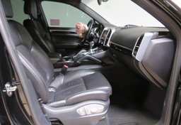 2016 Porsche Cayenne - Image 26