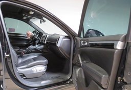 2016 Porsche Cayenne - Image 22