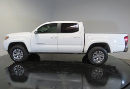 2018 Toyota Tacoma - Image 5