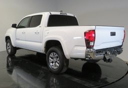 2018 Toyota Tacoma - Image 9