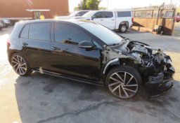 2019 Volkswagen Golf R - Image 10