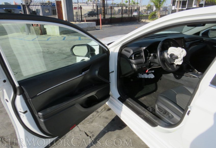 2021 Toyota Camry - Image 18