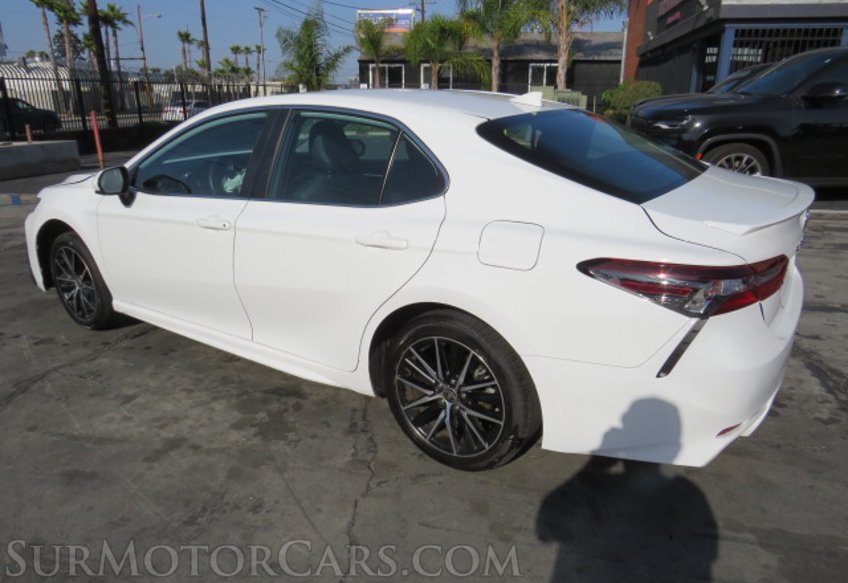 2021 Toyota Camry - Image 9