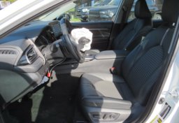 2021 Toyota Camry - Image 22