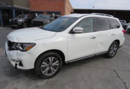 2020 Nissan Pathfinder - Image 2