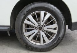 2020 Nissan Pathfinder - Image 11