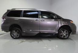 Thumbnail of 2015 Toyota Sienna