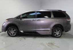 Thumbnail of 2015 Toyota Sienna