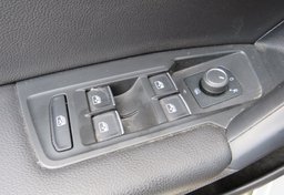 2021 Volkswagen Tiguan - Image 38