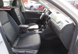 2021 Volkswagen Tiguan - Image 24