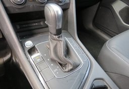 2021 Volkswagen Tiguan - Image 44