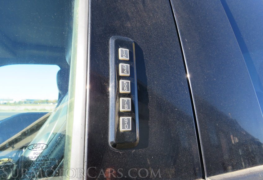 2017 Ford Super Duty F-350 SRW - Image 27