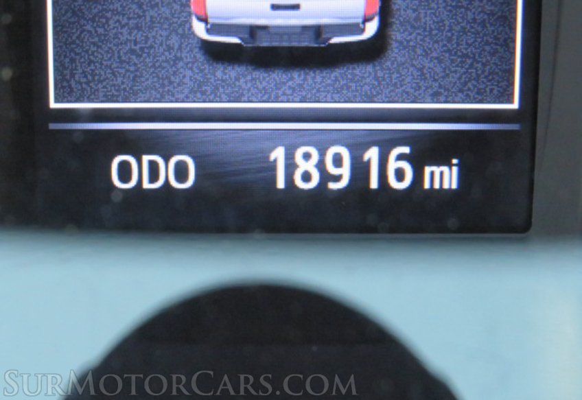 2020 Toyota Tacoma - Image 25