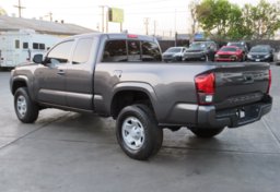 2020 Toyota Tacoma - Image 10