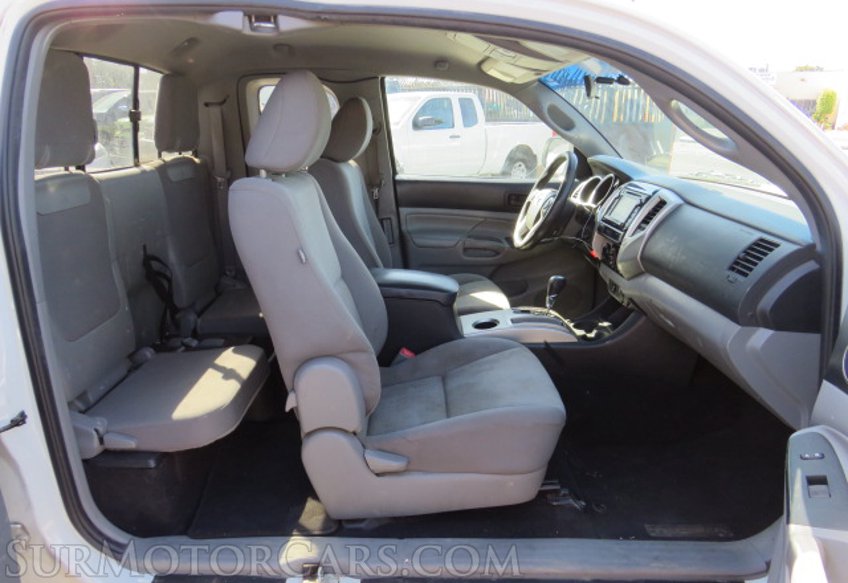 2014 Toyota Tacoma - Image 28