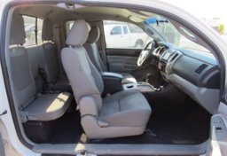 2014 Toyota Tacoma - Image 28