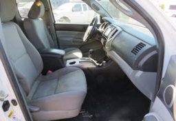 2014 Toyota Tacoma - Image 26