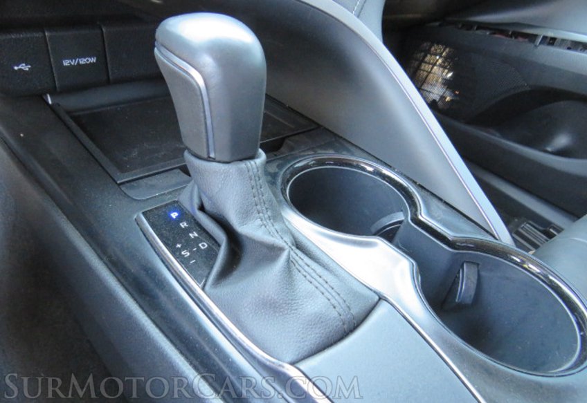 2020 Toyota Camry - Image 38