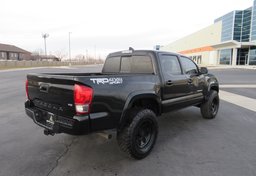 2016 Toyota Tacoma - Image 8