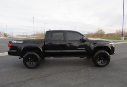 2016 Toyota Tacoma - Image 12