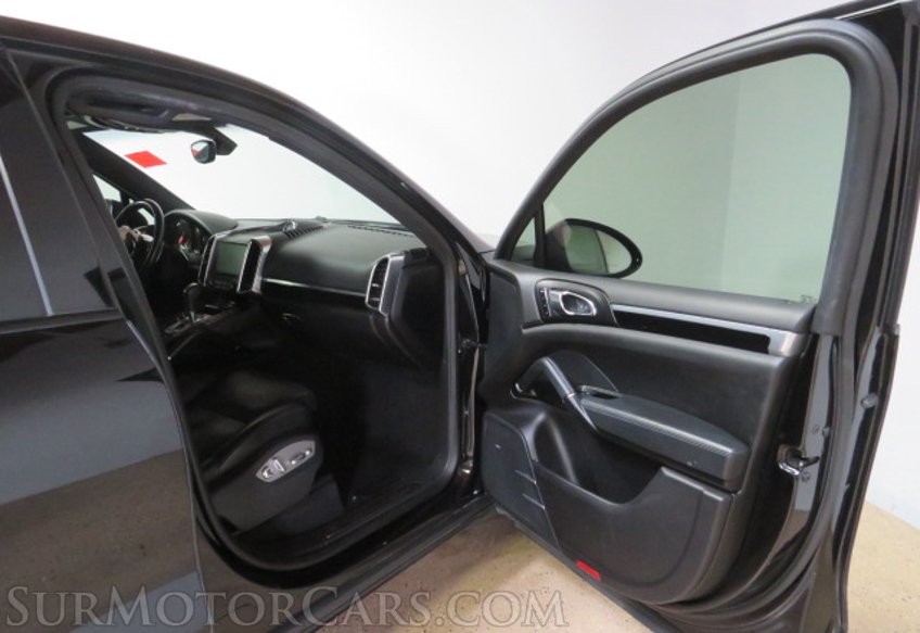 2018 Porsche Cayenne - Image 17