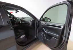 2018 Porsche Cayenne - Image 17