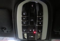 2018 Porsche Cayenne - Image 32