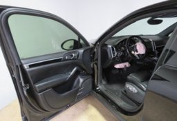 2018 Porsche Cayenne - Image 15