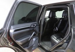 2018 Porsche Cayenne - Image 19