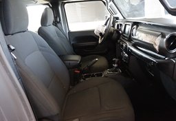 2023 Jeep Gladiator - Image 32