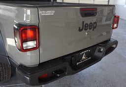 2023 Jeep Gladiator - Image 18