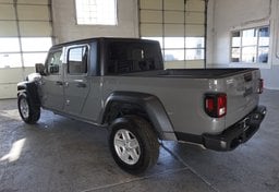 2023 Jeep Gladiator - Image 9