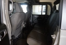 2023 Jeep Gladiator - Image 29