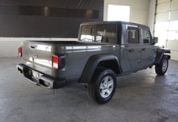2023 Jeep Gladiator - Image 8