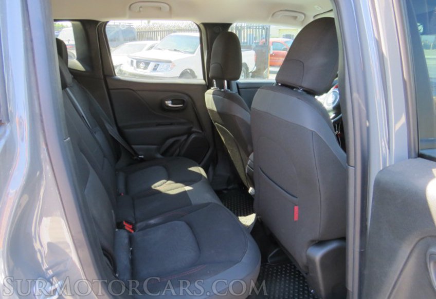 2021 Jeep Renegade - Image 25