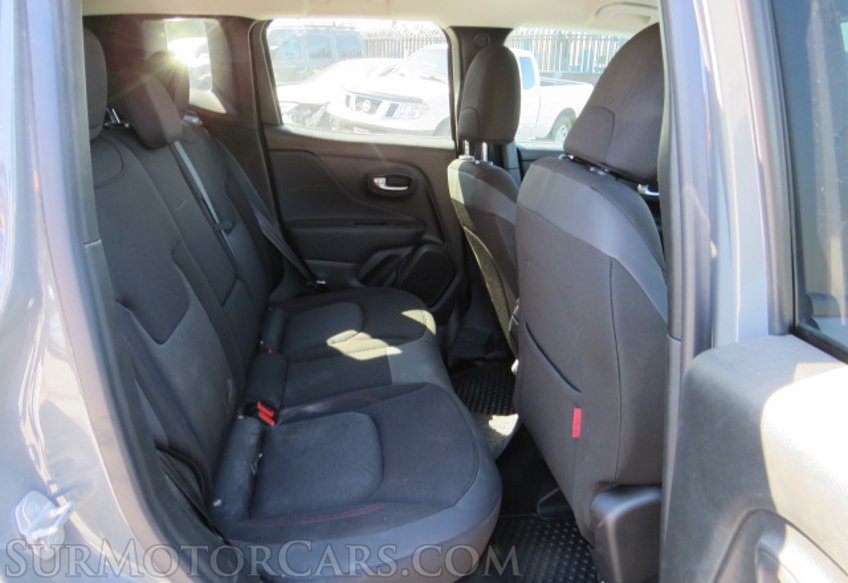 2021 Jeep Renegade - Image 23