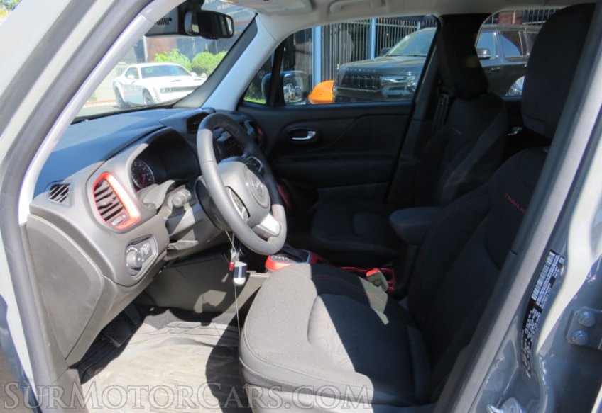 2021 Jeep Renegade - Image 13