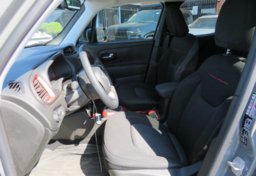 2021 Jeep Renegade - Image 10