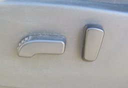 2023 Nissan Frontier - Image 40