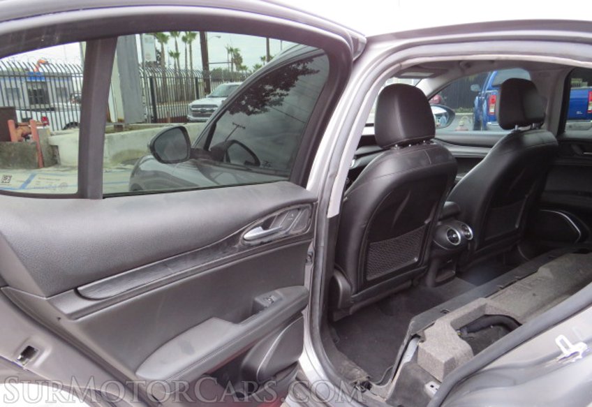 2018 Alfa Romeo Stelvio - Image 23