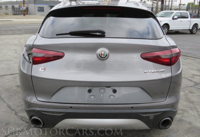 2018 Alfa Romeo Stelvio - Image 10
