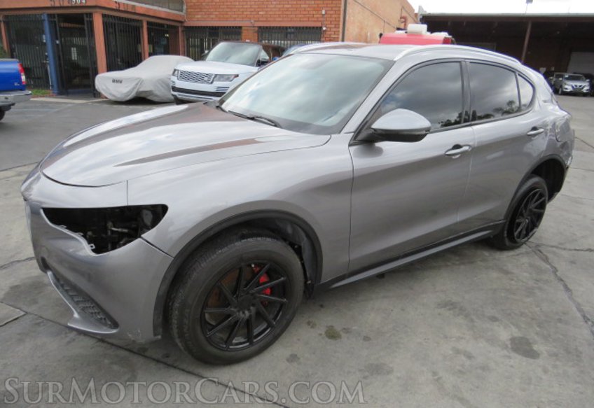 2018 Alfa Romeo Stelvio - Image 2