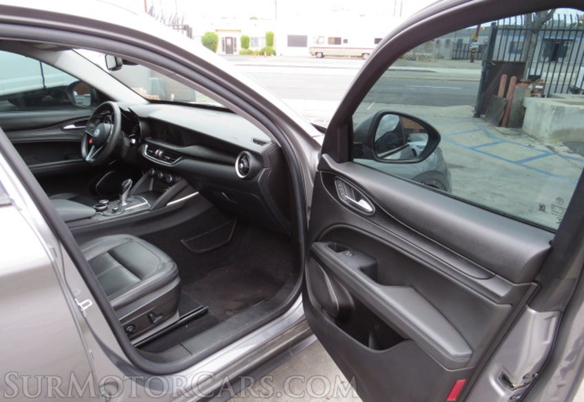 2018 Alfa Romeo Stelvio - Image 22