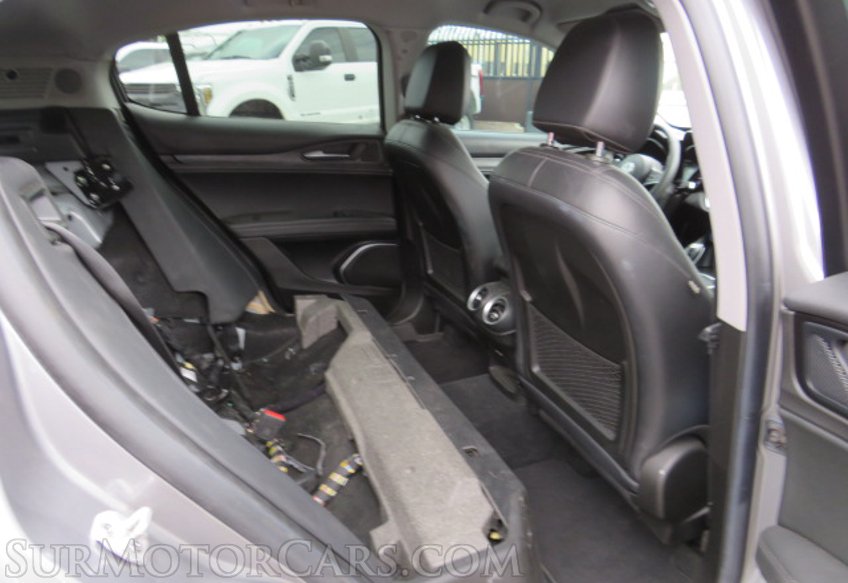 2018 Alfa Romeo Stelvio - Image 32