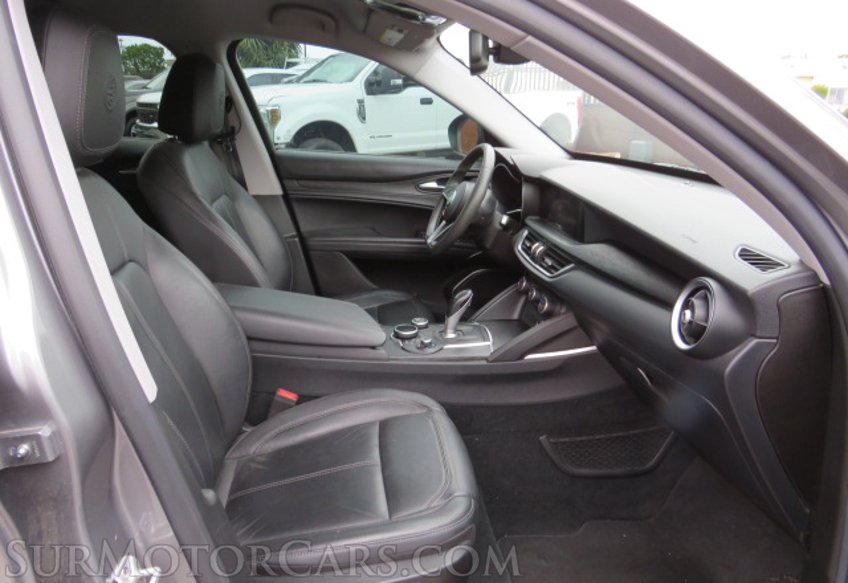 2018 Alfa Romeo Stelvio - Image 28
