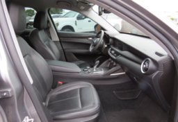 2018 Alfa Romeo Stelvio - Image 28