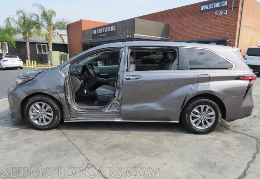 2022 Toyota Sienna - Image 6