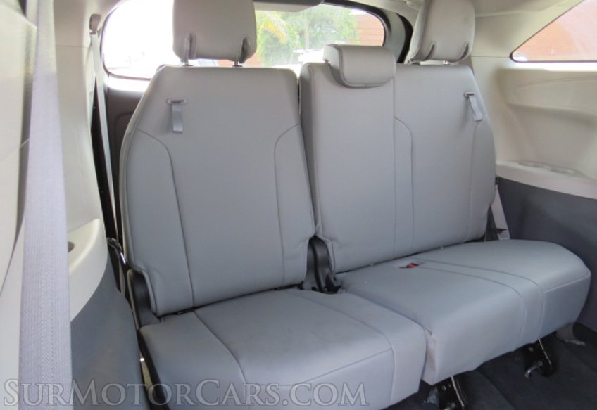 2022 Toyota Sienna - Image 30