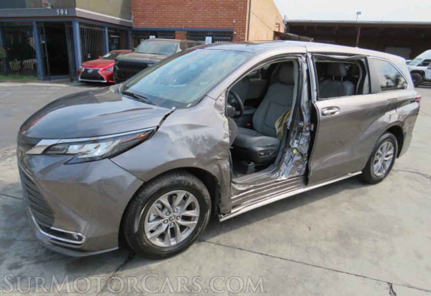 2022 Toyota Sienna - Image 4