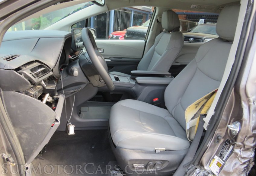 2022 Toyota Sienna - Image 23